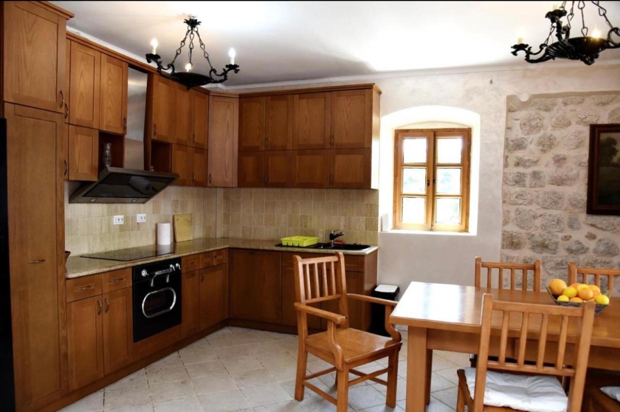 Apartments Barba Котор Екстериор снимка