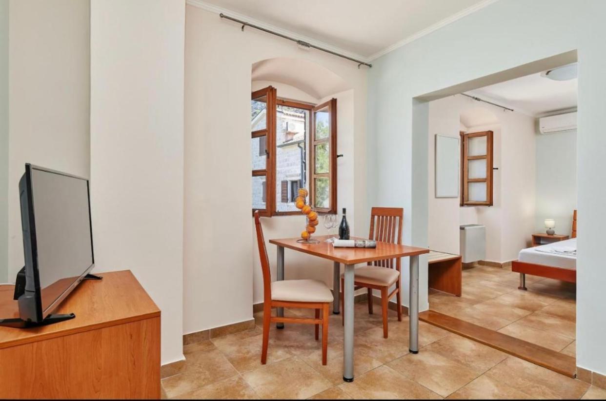 Apartments Barba Котор Екстериор снимка