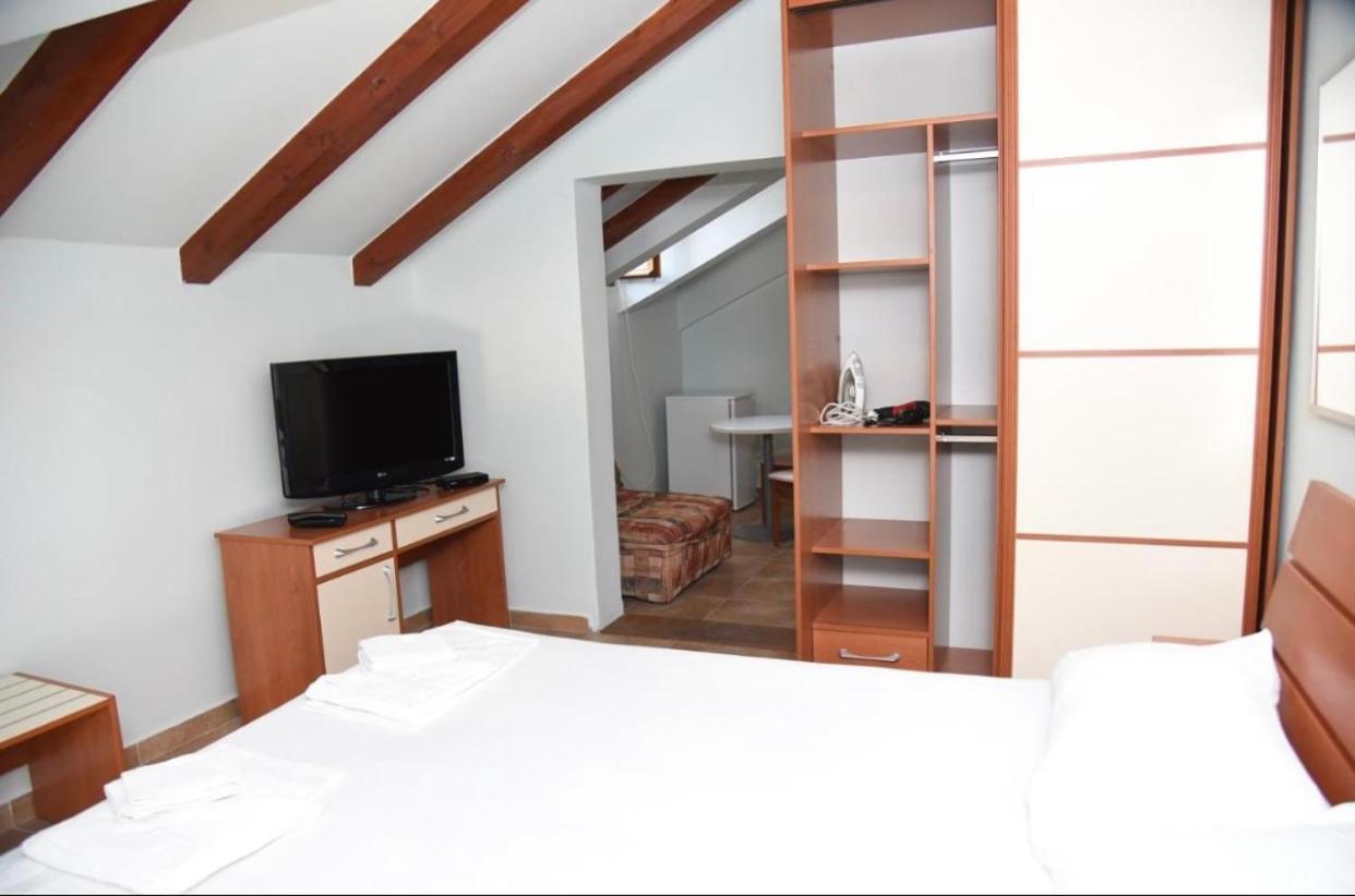 Apartments Barba Котор Екстериор снимка