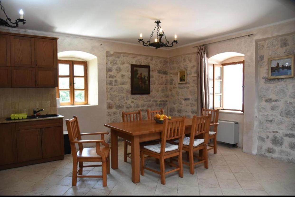 Apartments Barba Котор Екстериор снимка